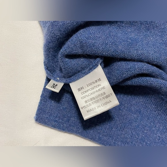 100% Cashmere V-Neck Sweater with Side Split - Picture 8 of 9